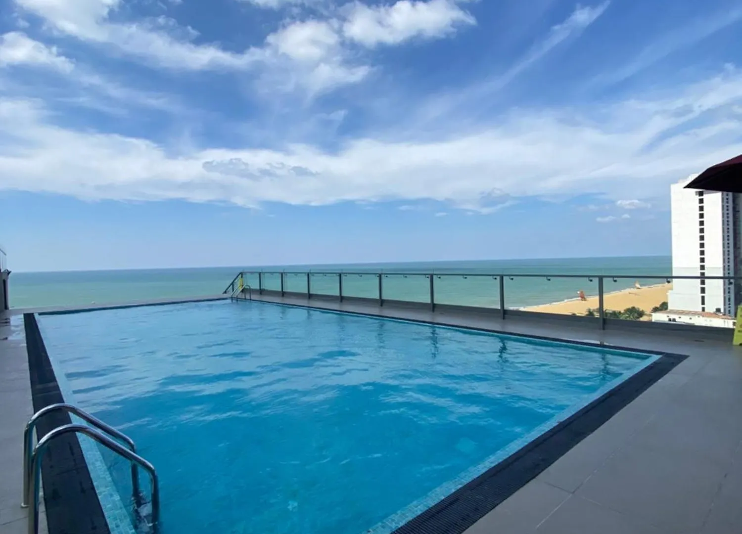 Ocean Breeze Hotel Residencies Luxury Studio Apartment - Negombo