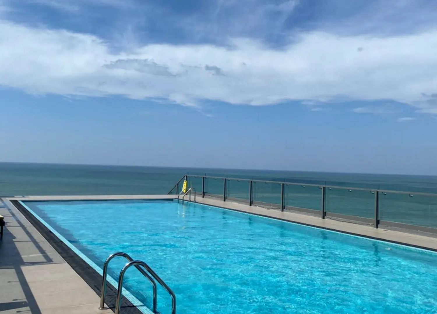 Ocean Breeze Hotel Residencies Luxury Studio Apartment - Negombo