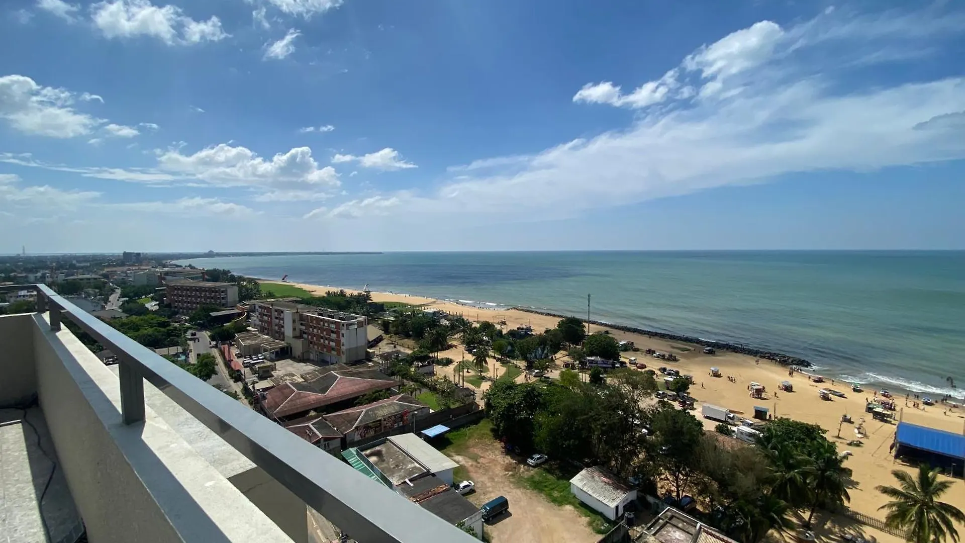 Ocean Breeze Hotel Residencies Luxury Studio Apartment - Negombo