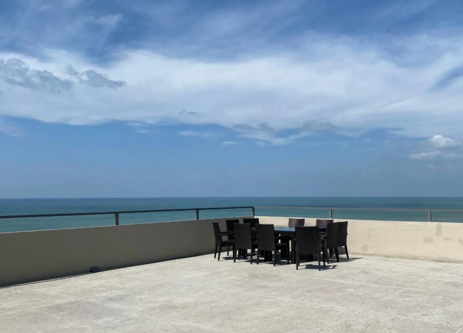 Ocean Breeze Hotel Residencies Luxury Studio Apartment - Negombo 0*,