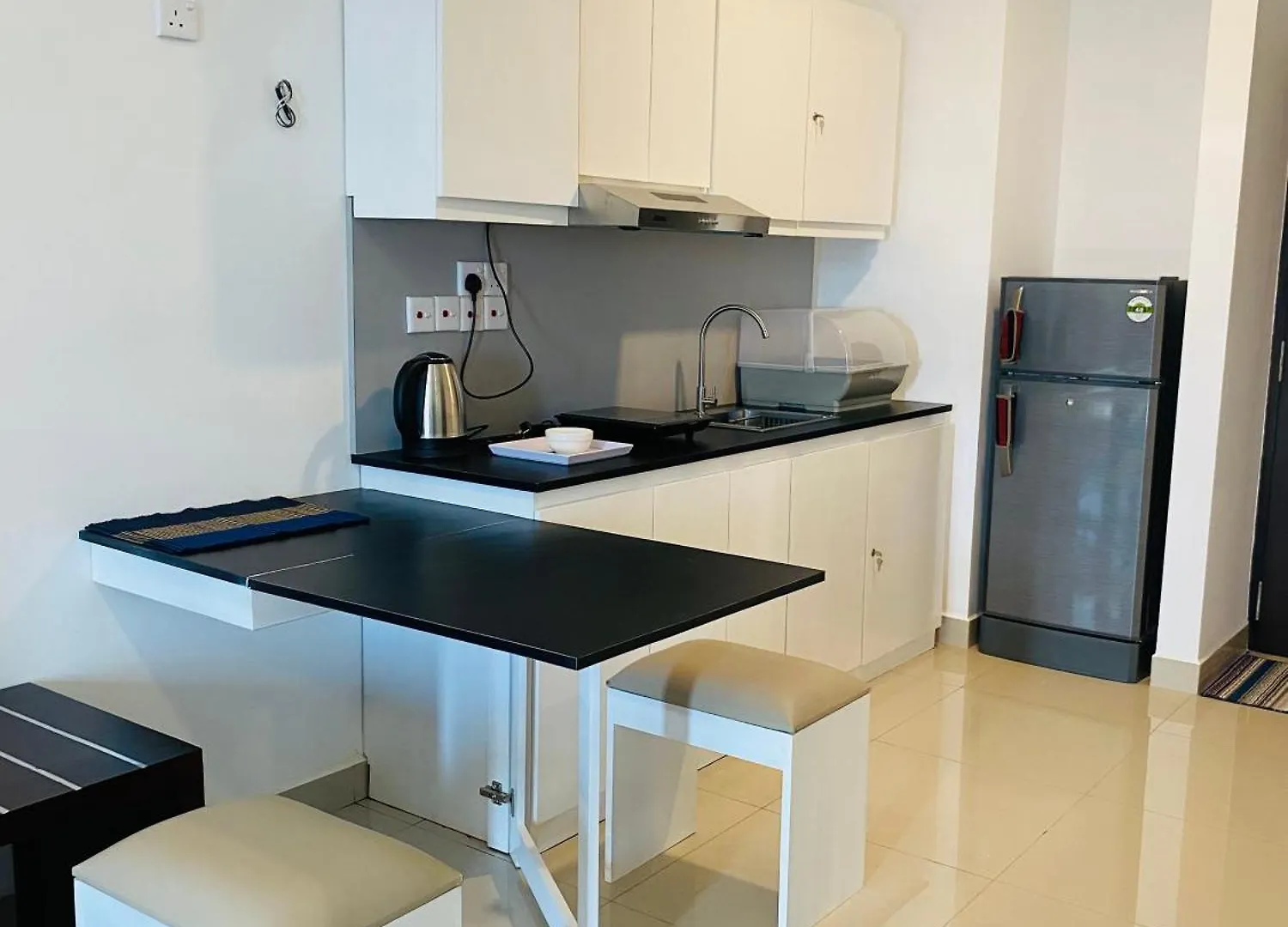 Ocean Breeze Hotel Residencies Luxury Studio Apartment - Negombo