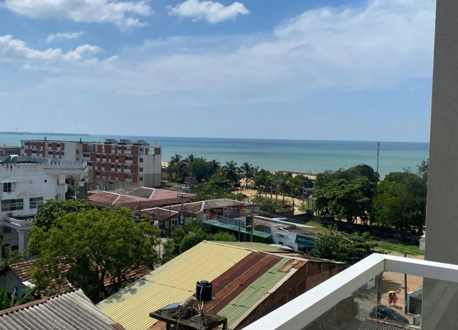 Ocean Breeze Hotel Residencies Luxury Studio Apartment - Negombo